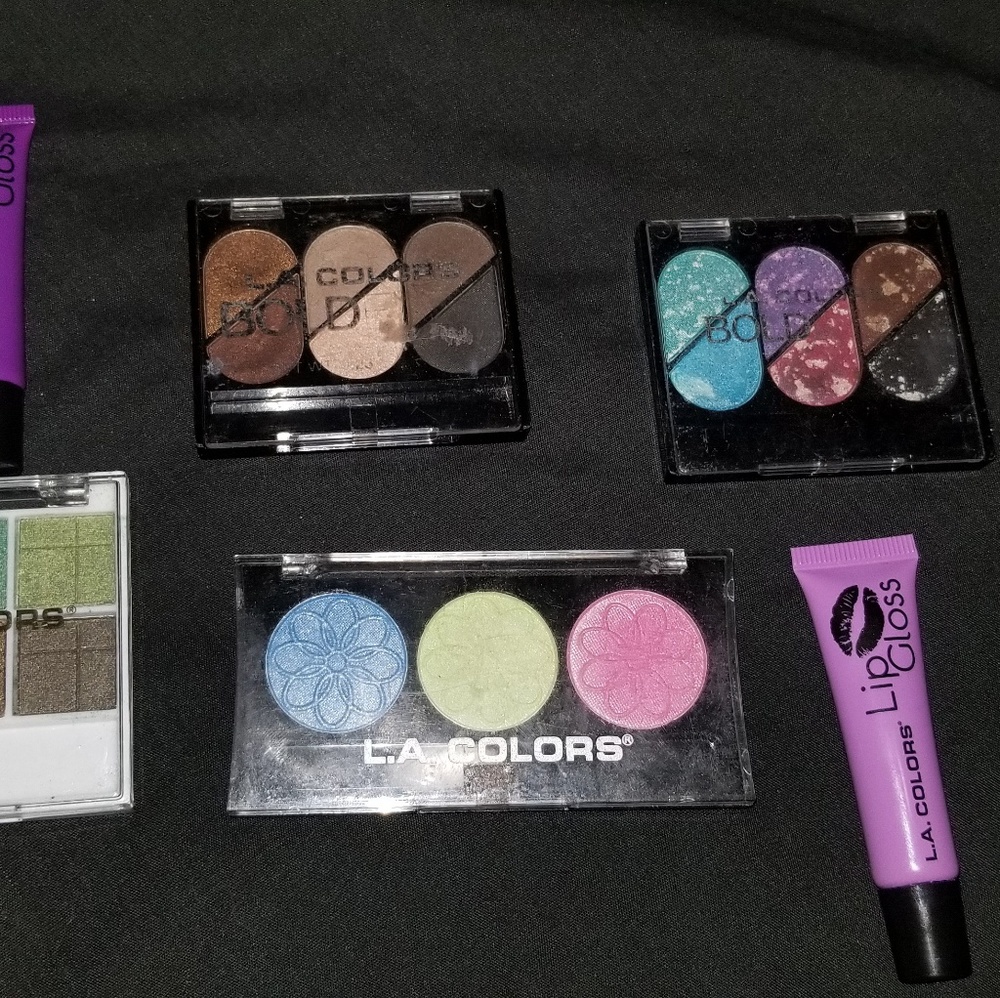 La color eyeshadows and lip gloss bundle